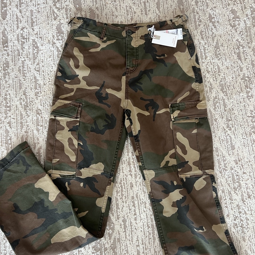 Good American Camouflage Cargo Pants - Picture 6 of 6
